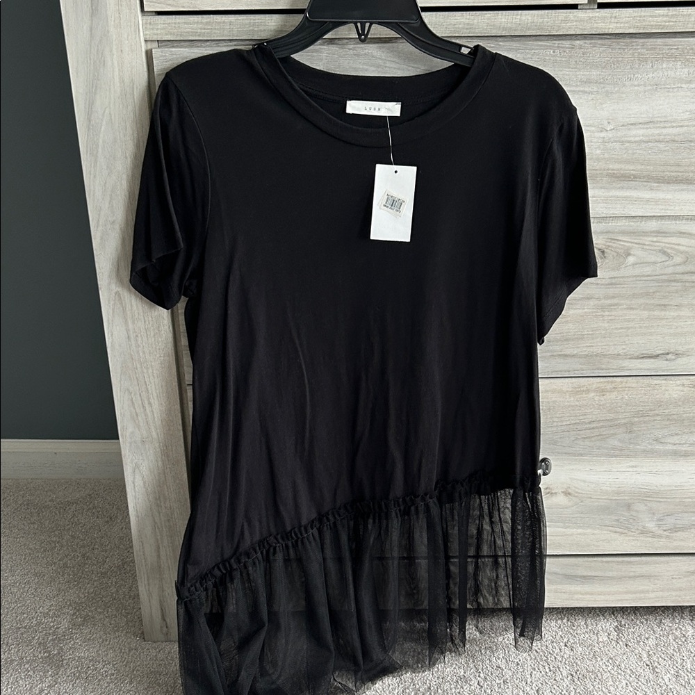 Lush Short Sleeve Asymmetrical Hem Tshirt